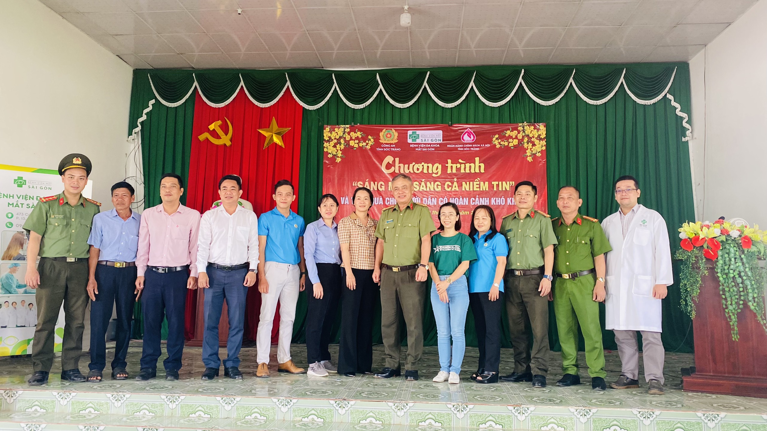 Bệnh viện Đa khoa Mắt Sài Gòn phối hợp cùng Công An tỉnh Sóc Trăng tổ chức chương trình "Sáng Mắt Sáng Cả Niềm Tin"